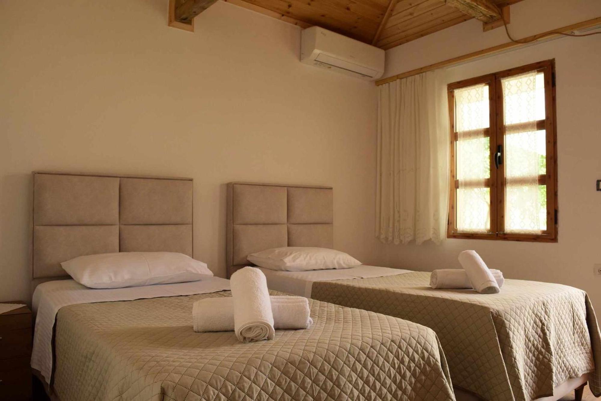 Sokaku I Te Marreve Guesthouse Гирокастра Экстерьер фото